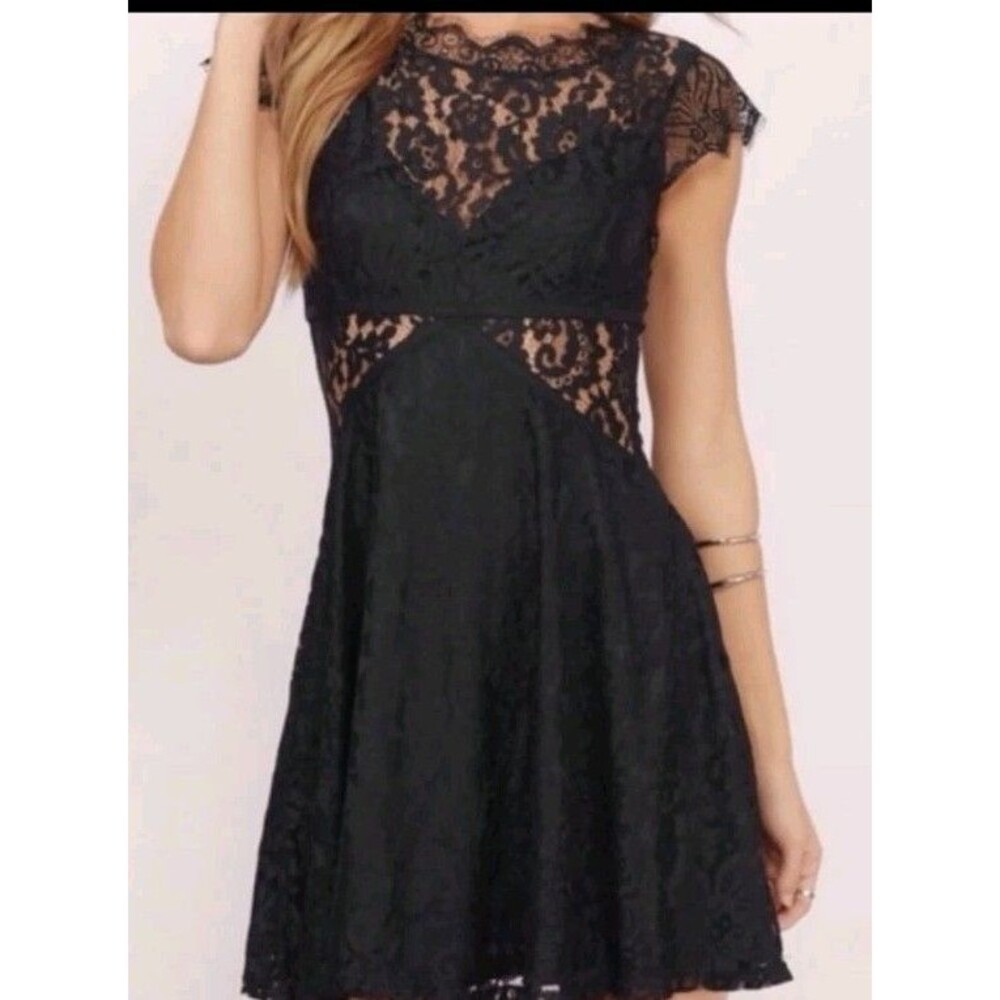 Tobi Black Lace Fit and Flare Dress with Cap Sleeves Women’s Size Medium